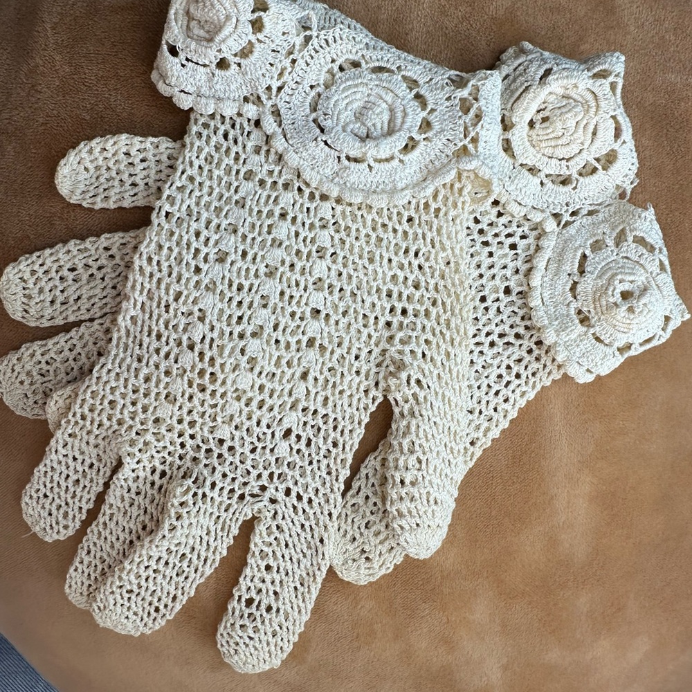 VINTAGE Elegant Cream Crochet